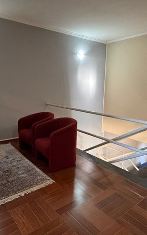 Casa à venda com 320m², 5 quartos e 3 vagas Casa à venda com 320m², 5 quartos e 3 vagasCorredor