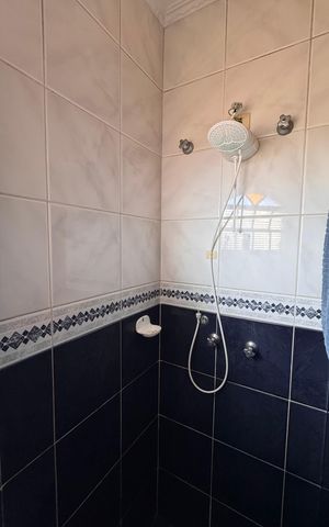 Casa à venda com 320m², 5 quartos e 3 vagas Casa à venda com 320m², 5 quartos e 3 vagasBanheiro da Suíte