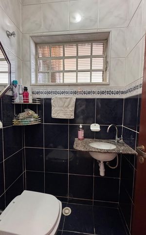 Casa à venda com 320m², 5 quartos e 3 vagas Casa à venda com 320m², 5 quartos e 3 vagasLavabo