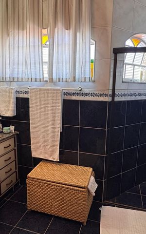 Casa à venda com 320m², 5 quartos e 3 vagas Casa à venda com 320m², 5 quartos e 3 vagasBanheiro da Suíte