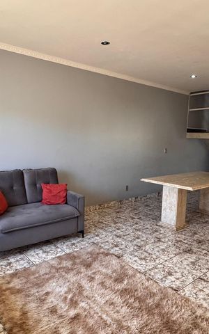 Casa à venda com 320m², 5 quartos e 3 vagas Casa à venda com 320m², 5 quartos e 3 vagasSala