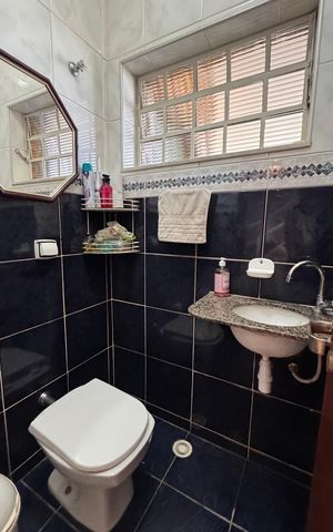 Casa à venda com 320m², 5 quartos e 3 vagas Casa à venda com 320m², 5 quartos e 3 vagasLavabo