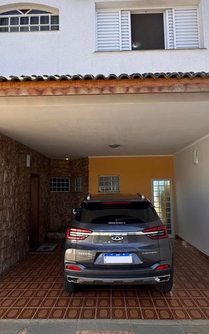 Casa à venda com 320m², 5 quartos e 3 vagas Casa à venda com 320m², 5 quartos e 3 vagasGaragem