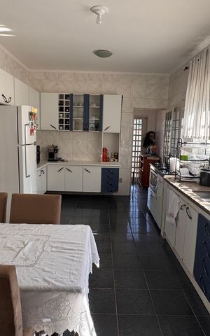 Casa à venda com 320m², 5 quartos e 3 vagas Casa à venda com 320m², 5 quartos e 3 vagasCozinha