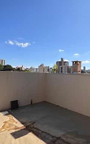 Casa à venda com 320m², 5 quartos e 3 vagas Casa à venda com 320m², 5 quartos e 3 vagasQuintal