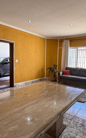 Casa à venda com 320m², 5 quartos e 3 vagas Casa à venda com 320m², 5 quartos e 3 vagasSala