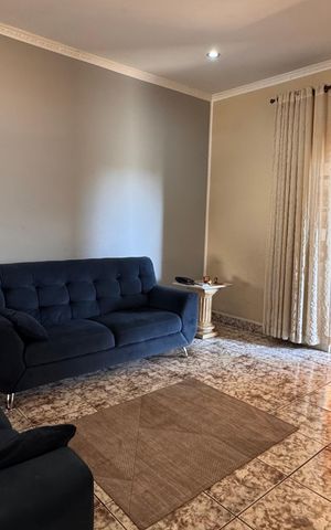 Casa à venda com 320m², 5 quartos e 3 vagas Casa à venda com 320m², 5 quartos e 3 vagasSala de TV