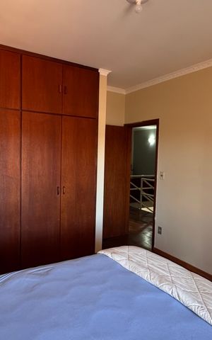 Casa à venda com 320m², 5 quartos e 3 vagas Casa à venda com 320m², 5 quartos e 3 vagasQuarto 3