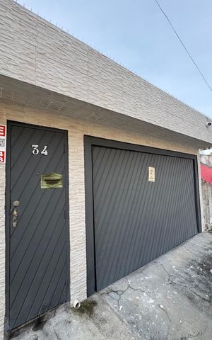 Casa à venda com 210m², 1 quarto e 2 vagas Casa à venda com 210m², 1 quarto e 2 vagasFachada