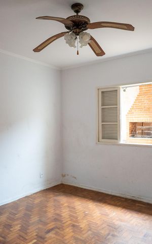 Casa à venda com 210m², 1 quarto e 2 vagas Casa à venda com 210m², 1 quarto e 2 vagasQuarto 1