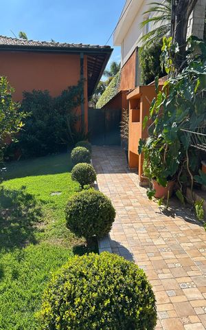 Casa de condomínio para alugar com 560m², 4 quartos e 3 vagas Casa de condomínio para alugar com 560m², 4 quartos e 3 vagasÁrea Externa