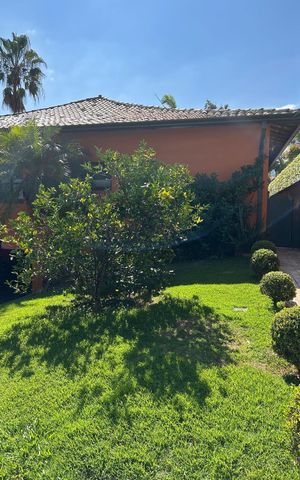 Casa de condomínio para alugar com 560m², 4 quartos e 3 vagas Casa de condomínio para alugar com 560m², 4 quartos e 3 vagasÁrea Externa