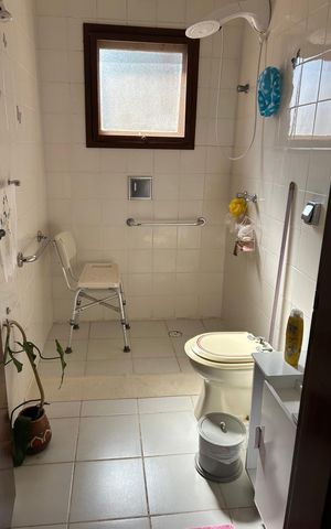 Casa de condomínio para alugar com 560m², 4 quartos e 3 vagas Casa de condomínio para alugar com 560m², 4 quartos e 3 vagasBanheiro 1