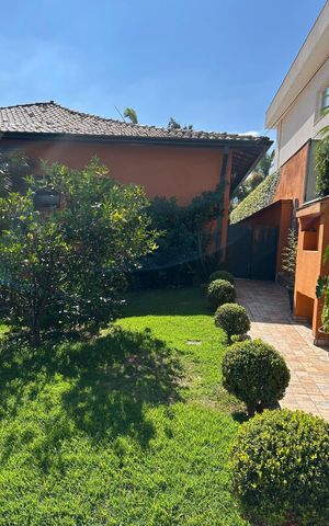 Casa de condomínio para alugar com 560m², 4 quartos e 3 vagas Casa de condomínio para alugar com 560m², 4 quartos e 3 vagasÁrea Externa