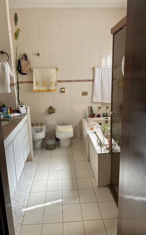 Casa de condomínio para alugar com 560m², 4 quartos e 3 vagas Casa de condomínio para alugar com 560m², 4 quartos e 3 vagasBanheiro 2