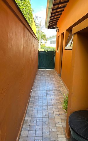 Casa de condomínio para alugar com 560m², 4 quartos e 3 vagas Casa de condomínio para alugar com 560m², 4 quartos e 3 vagasÁrea Externa