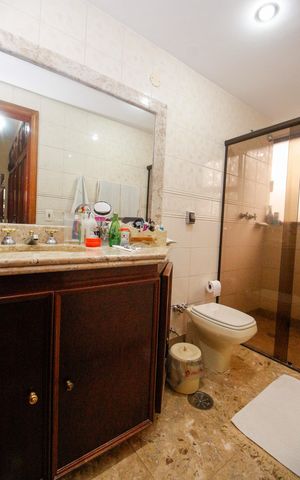 Apartamento à venda com 213m², 4 quartos e 3 vagasBanheiro da Suíte 3