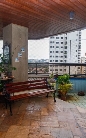 Apartamento à venda com 213m², 4 quartos e 3 vagasVaranda da Sala