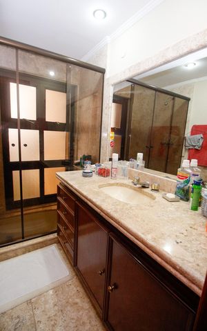 Apartamento à venda com 213m², 4 quartos e 3 vagasBanheiro da Suíte 2
