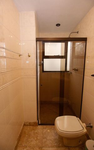 Apartamento à venda com 213m², 4 quartos e 3 vagasBanheiro da Suíte 1