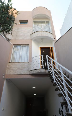 Casa à venda com 188m², 3 quartos e 3 vagasFachada