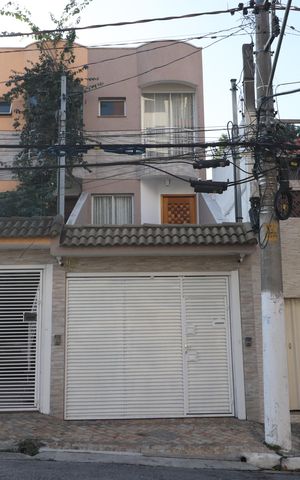 Casa à venda com 188m², 3 quartos e 3 vagasFachada