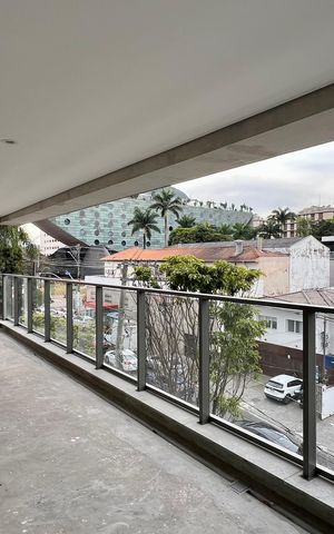 Apartamento à venda com 210m², 3 quartos e 3 vagas Apartamento à venda com 210m², 3 quartos e 3 vagasVaranda