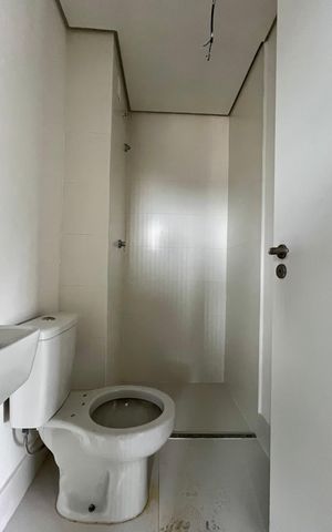 Apartamento à venda com 210m², 3 quartos e 3 vagas Apartamento à venda com 210m², 3 quartos e 3 vagasBanheiro de serviço