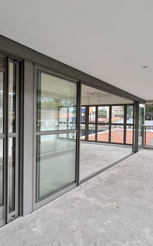 Apartamento à venda com 210m², 3 quartos e 3 vagas Apartamento à venda com 210m², 3 quartos e 3 vagasVaranda