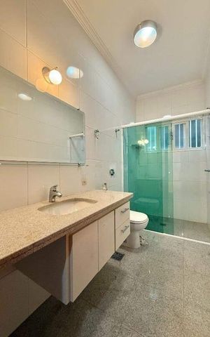 Casa à venda com 202m², 3 quartos e 3 vagas