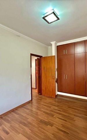 Casa à venda com 202m², 3 quartos e 3 vagas