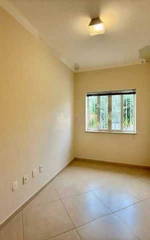 Casa à venda com 202m², 3 quartos e 3 vagas