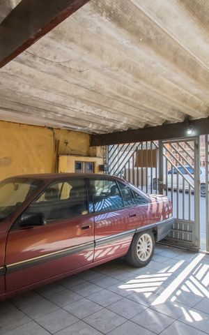 Casa à venda com 250m², 2 quartos e 2 vagas Casa à venda com 250m², 2 quartos e 2 vagasGaragem