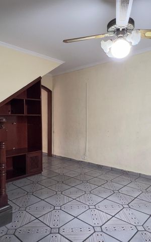 Casa à venda com 323m², 3 quartos e 3 vagas Casa à venda com 323m², 3 quartos e 3 vagasSala