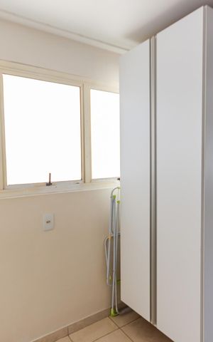 Apartamento à venda com 250m², 3 quartos e 3 vagas Apartamento à venda com 250m², 3 quartos e 3 vagasÁrea de Serviço