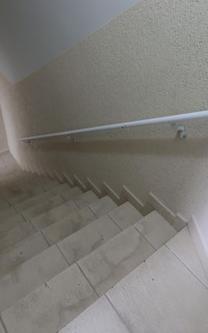 Apartamento para alugar com 104m², 2 quartos e 2 vagasEscada