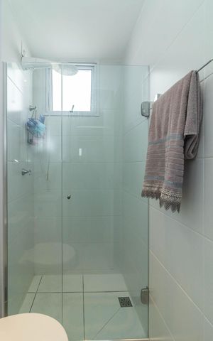 Apartamento à venda com 60m², 2 quartos e 2 vagas Apartamento à venda com 60m², 2 quartos e 2 vagasBanheiro da Suíte