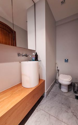 Apartamento à venda com 300m², 4 quartos e 2 vagas Apartamento à venda com 300m², 4 quartos e 2 vagasBanheiro 2