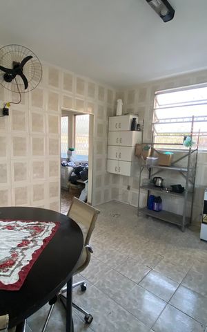 Casa à venda com 350m², 4 quartos e 10 vagas Casa à venda com 350m², 4 quartos e 10 vagasCozinha