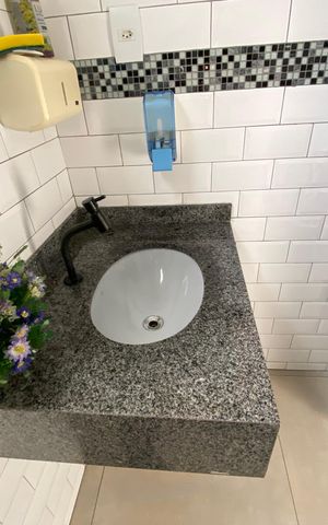 Casa à venda com 350m², 4 quartos e 10 vagas Casa à venda com 350m², 4 quartos e 10 vagasBanheiro de Serviço