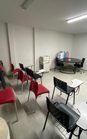 Casa à venda com 350m², 4 quartos e 10 vagas Casa à venda com 350m², 4 quartos e 10 vagasSala