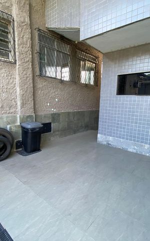 Casa à venda com 350m², 4 quartos e 10 vagas Casa à venda com 350m², 4 quartos e 10 vagasQuintal - Entrada