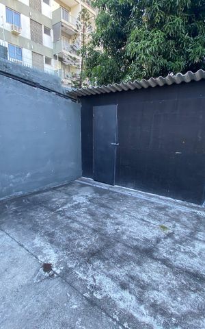Casa à venda com 350m², 4 quartos e 10 vagas Casa à venda com 350m², 4 quartos e 10 vagasQuintal - Entrada