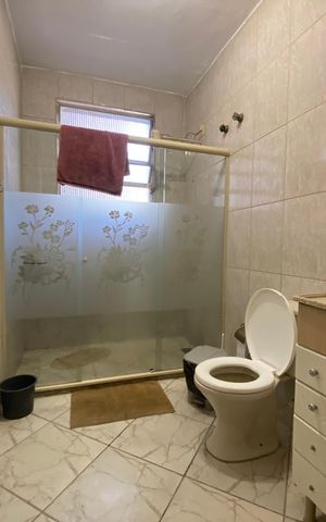 Casa à venda com 350m², 4 quartos e 10 vagas Casa à venda com 350m², 4 quartos e 10 vagasBanheiro Social
