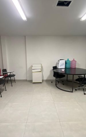 Casa à venda com 350m², 4 quartos e 10 vagas Casa à venda com 350m², 4 quartos e 10 vagasSala