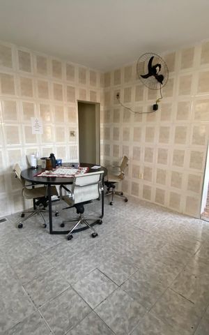 Casa à venda com 350m², 4 quartos e 10 vagas Casa à venda com 350m², 4 quartos e 10 vagasCozinha
