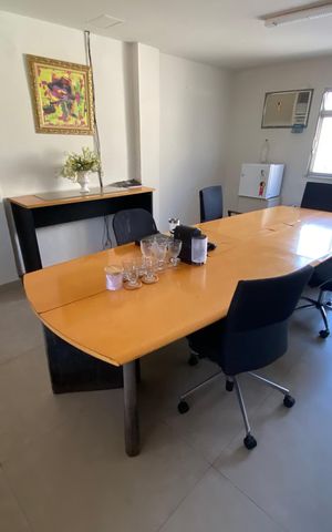Casa à venda com 350m², 4 quartos e 10 vagas Casa à venda com 350m², 4 quartos e 10 vagasEscritorio