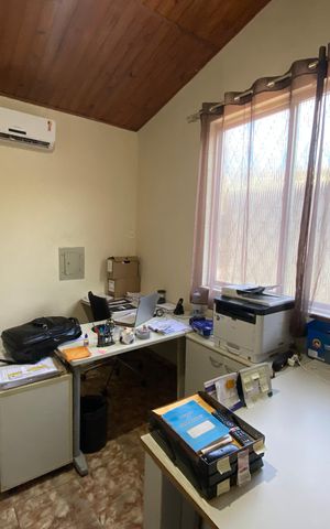 Casa à venda com 350m², 4 quartos e 10 vagas Casa à venda com 350m², 4 quartos e 10 vagasQuarto 4