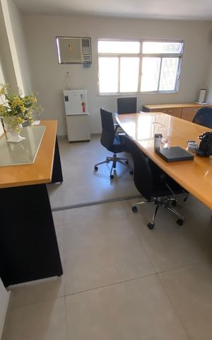 Casa à venda com 350m², 4 quartos e 10 vagas Casa à venda com 350m², 4 quartos e 10 vagasEscritorio