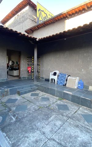 Casa à venda com 350m², 4 quartos e 10 vagas Casa à venda com 350m², 4 quartos e 10 vagasQuintal - EntradaQuintal - Entrada